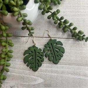 🌿Monstrera Leaf Dangle Earrings 🌿 New!